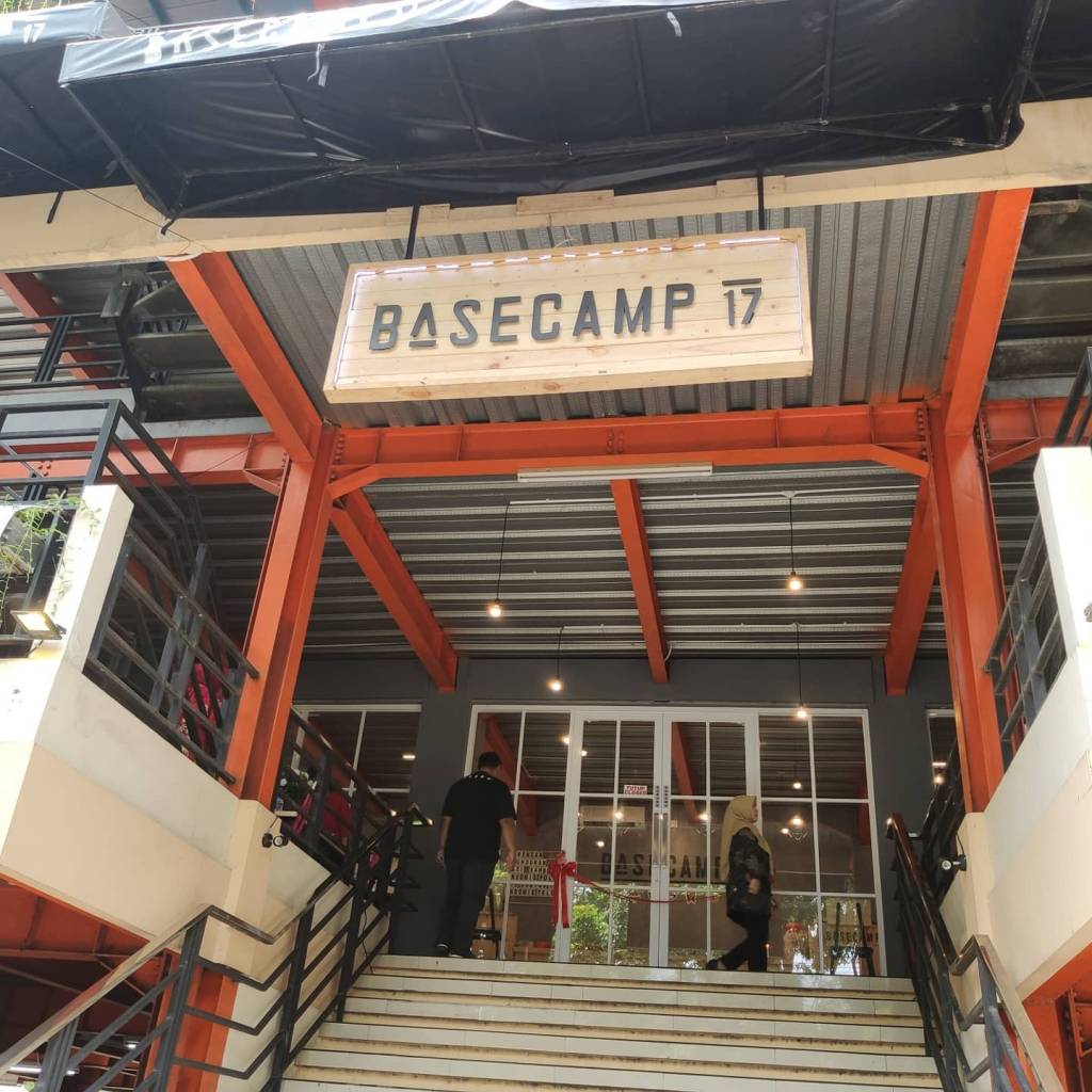 BASECAMP 17, Tempat Nongkrong Uapik di Dekat Untag Surabaya